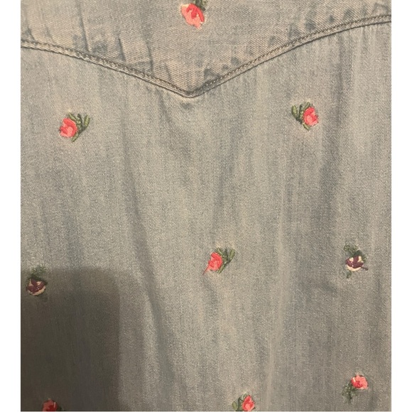 Vintage Levi’s Embroidered Dress Shirt Small🌺🌺🌺 - Picture 5 of 9